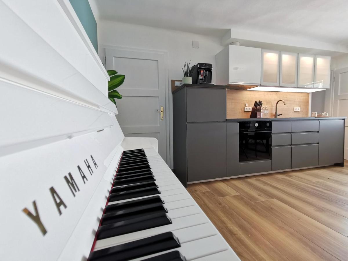 Neues City Center Piano Appartement Mit Netflix Klagenfurt am Woerthersee Eksteriør billede